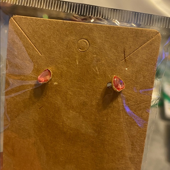 Set of Stud Earrings - Picture 7 of 7